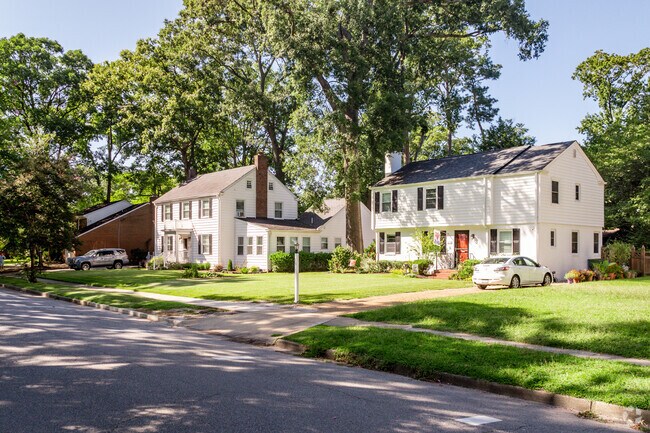 Mature trees line the streets in W Ocean View and offer privacy.