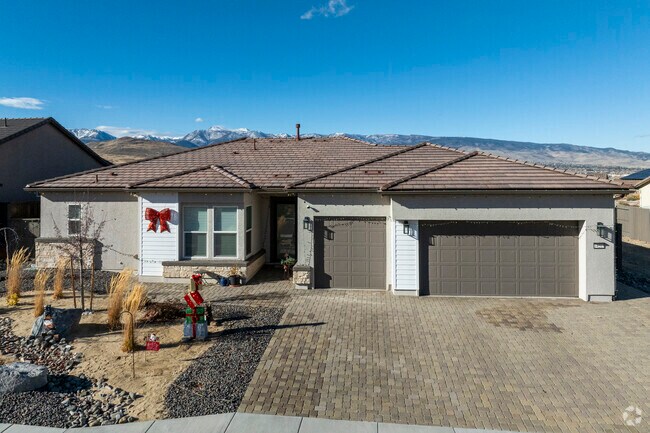 The newer Ranch Style properties  in Hidden Lake feature luxury interior finishes.