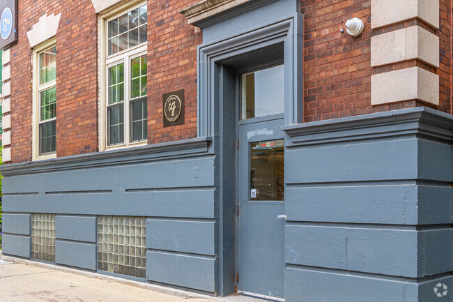 Guidepost Montessori at Wicker Park has a student teacher ratio of 5 to 1.