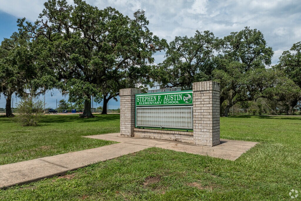 S.F. Austin Elementary earns a B rating from niche.com.