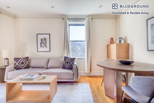 535 Hudson St unit FL3-ID1032, New York, NY 10014 - photo 3