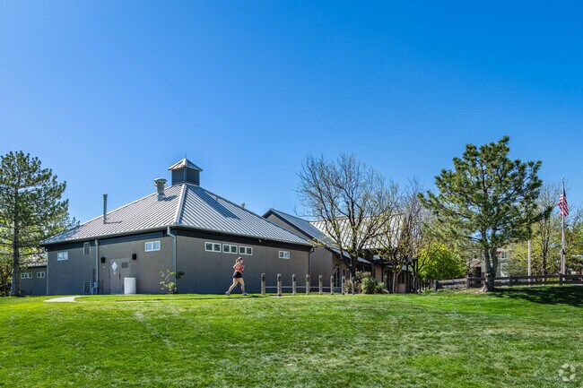 The Creekside Recreation Center in Stroh Ranch has multiple pools and sport courts to enjoy.