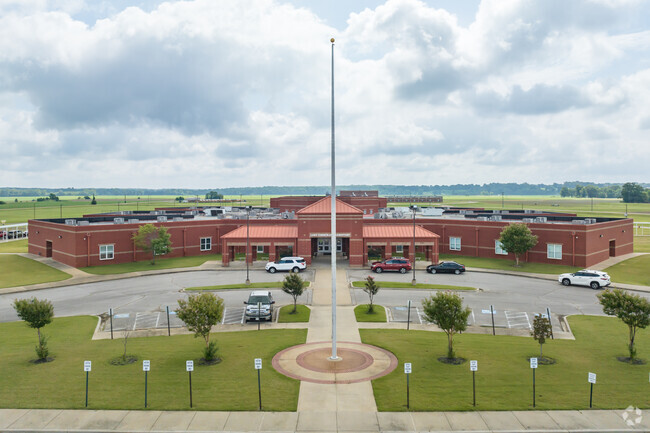Lake Cormorant Elementary School is located next to Lake Cormorant Middle School.