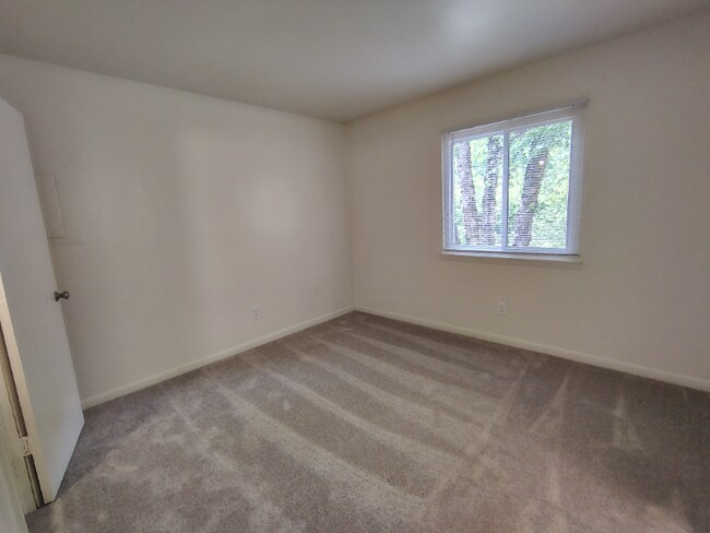 600 Reusens Rd unit J109, Lynchburg, VA 24503 - photo 3