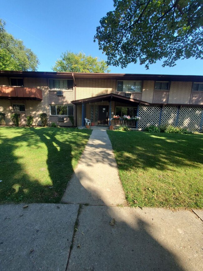 4454 S 14th St Unit 4, Milwaukee, WI 53221