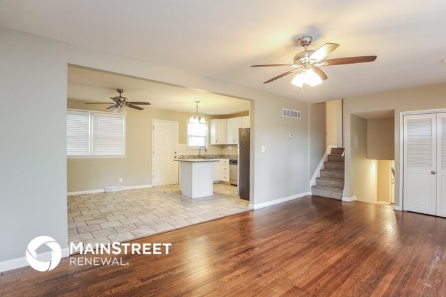 1006 SW Lakeview Blvd, Lees Summit, MO 64081 - photo 2