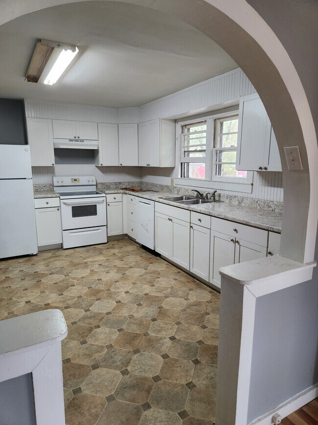 630 14th St SE unit Nelson Properties &, Cleveland, TN 37311 - photo 5