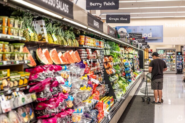 HyVee Grocery Store in Indianola is one of several grocery stores in Warren County.