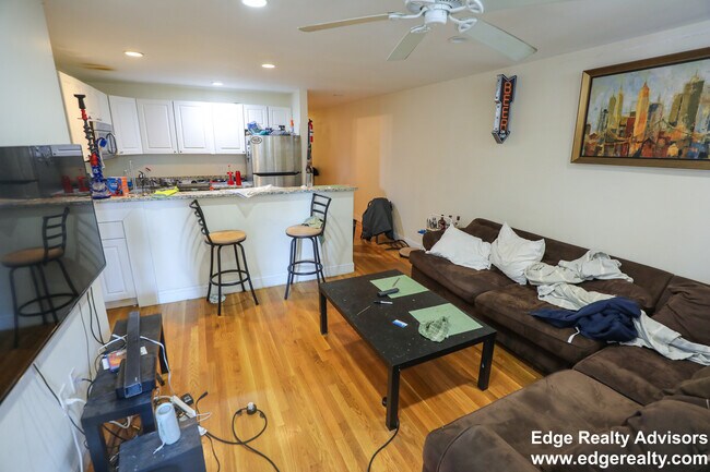 132 Pleasant St unit 2, Brookline, MA 02446 - photo 2