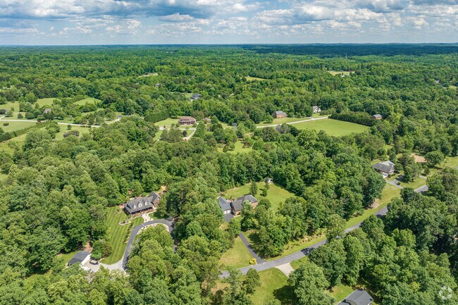 Large private homes dot Groometown's landscape.