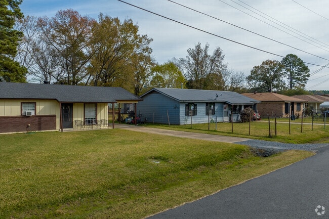 Residents of Oil City have spacious front yards to enjoy.