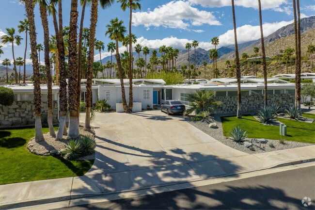 Canyon Corridor is a favorite Palm Springs neighborhood known for its beauty and convenient location.