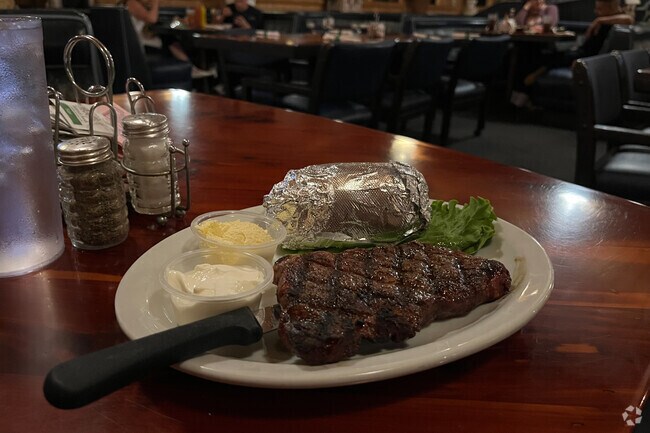 Diners at Cattletown enjoy local flavor right in the Los Ranchitos neighborhood.