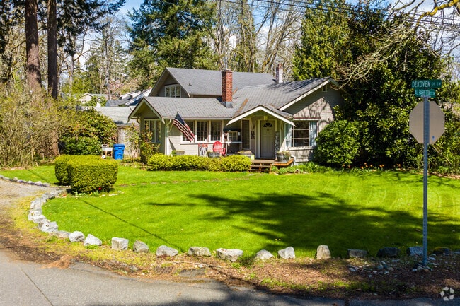 Quaint homes in Lakeview are often accompanied by large well manicured front lawns.
