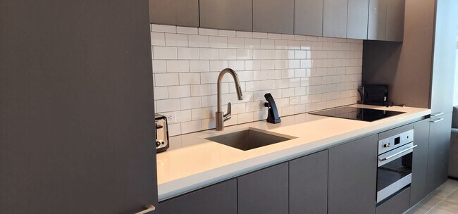 227 NE 2nd St unit 2907, Miami, FL 33132 - photo 6