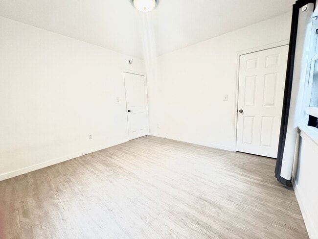 1110 N Sweetzer Ave, West Hollywood, CA 90069 - photo 4