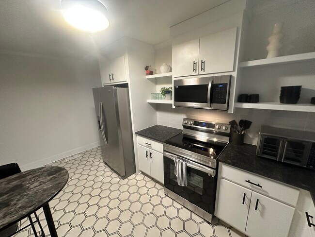 910 E Mulberry St unit A BDR 2, Goldsboro, NC 27530 - photo 7