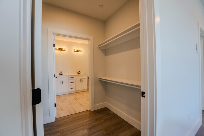 Marin Village, Brookfield, CT 06804 - photo 4