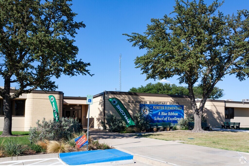 Porter Elementary School serves students in the Palos Verdes community.