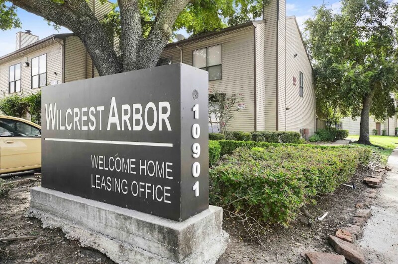 10901 Village Bend Ln unit 1204, Houston, TX 77072 - photo 1