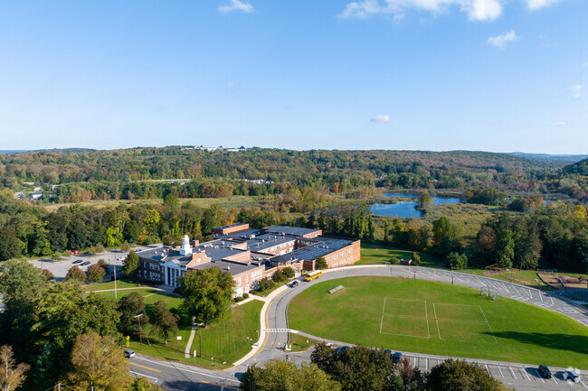 Somers Middle School serves Lincondale-Heritage Hills and the surrounding areas.
