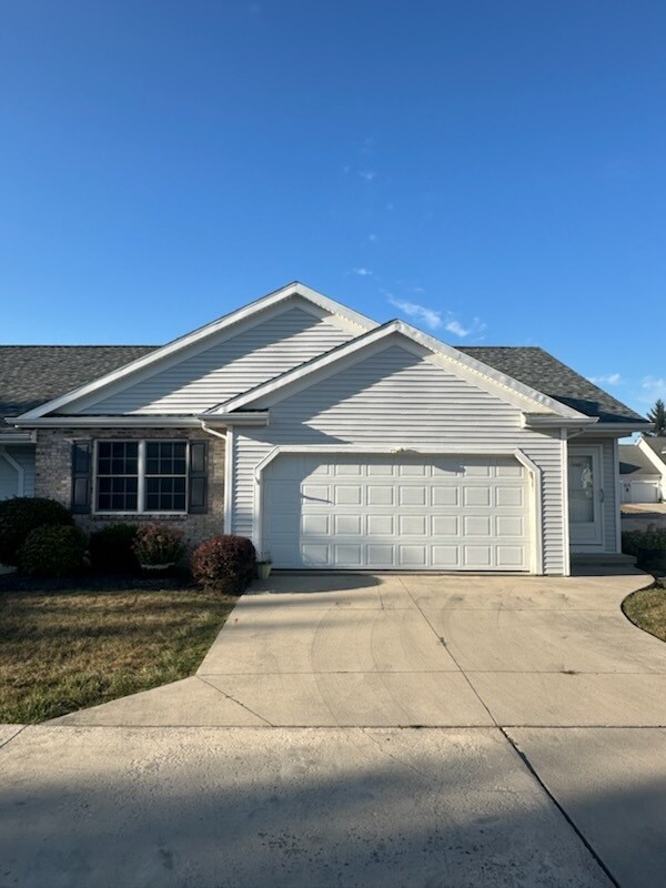 123 Eagles Point W, Lima, OH 45805 - photo 1
