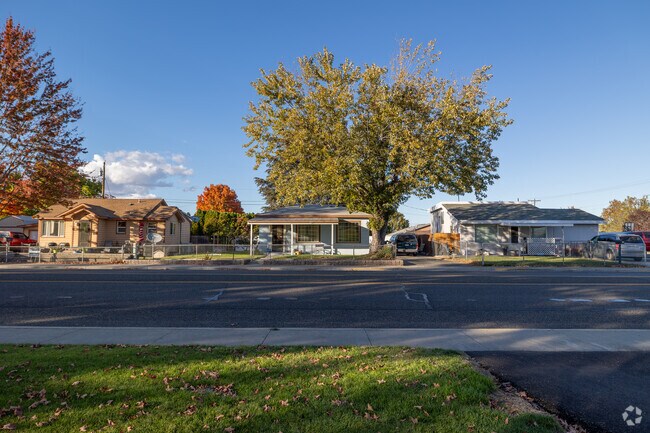 Cozy homes line the streets of Finley, fostering a friendly, small-town feel.