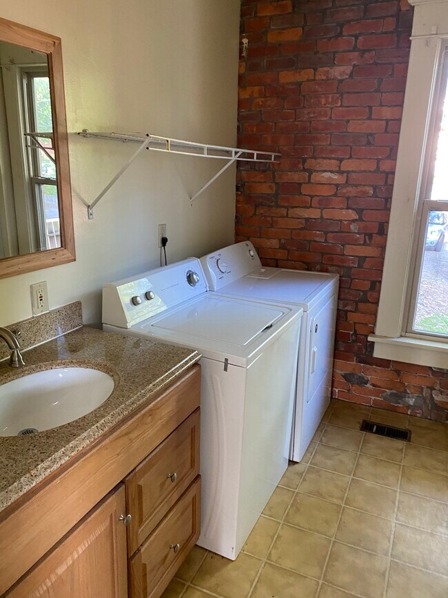 1427 Hunter Ave, Columbus, OH 43201 - photo 6