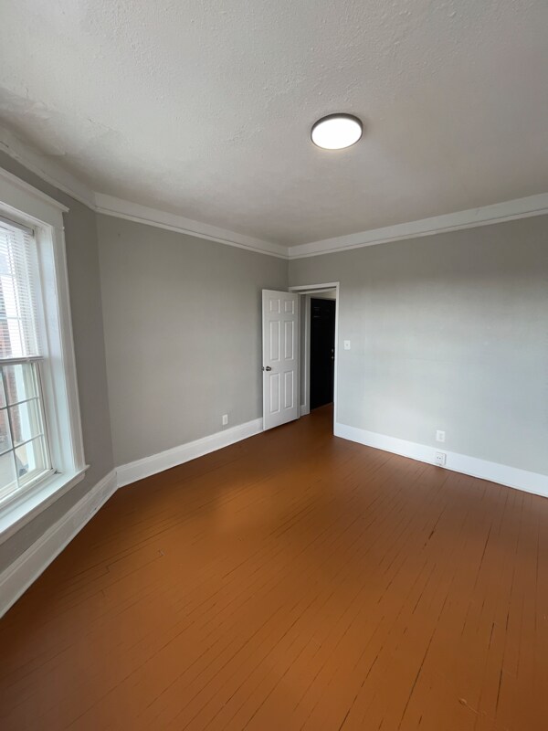 287 E Edsel Ford Fwy unit 3 bedroom, Detroit, MI 48202 - photo 2