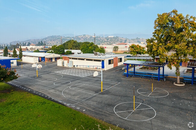 Gladstone Elementary School offers great basketball courts.