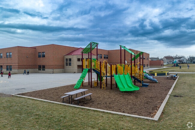 Prairieview Elementary School has a student-teacher ratio of 11 to 1.