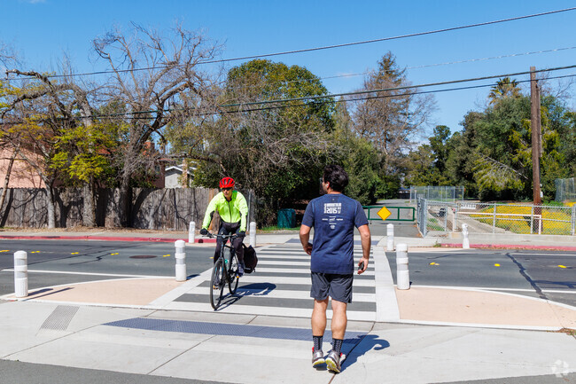 Ygnacio Canal Trail connects Diablo Shadows residents to parks, open spaces, and downtown Walnut Creek.