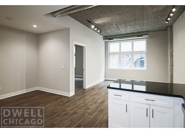 3801 N Broadway St unit 2, Chicago, IL 60613 - photo 4