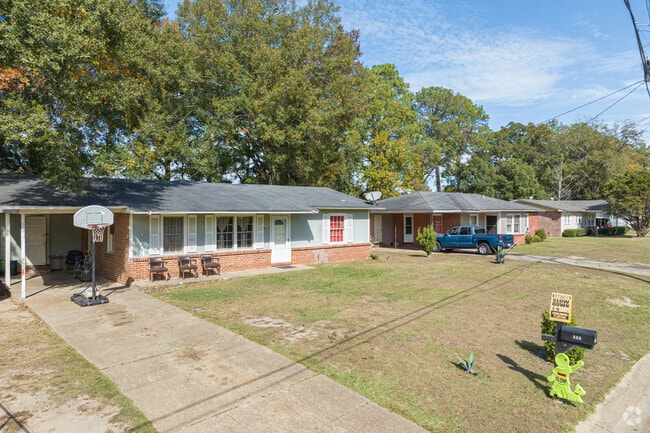 Ranch-style homes are the dominant housing style in Woodlawn.