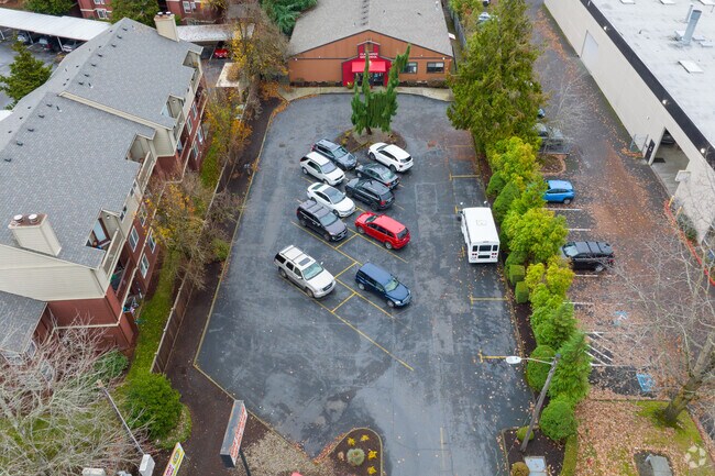 Clackamas Day School on SE 82nd Dr has plenty of parking for teachers and parents in Clackamas.