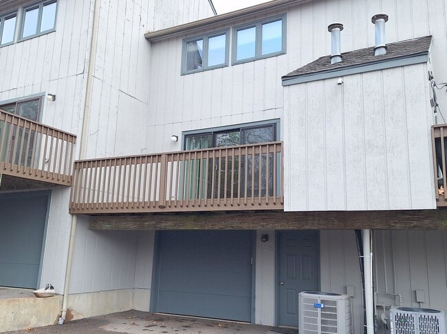 238 Skyview Dr, Cromwell, CT 06416 - photo 2