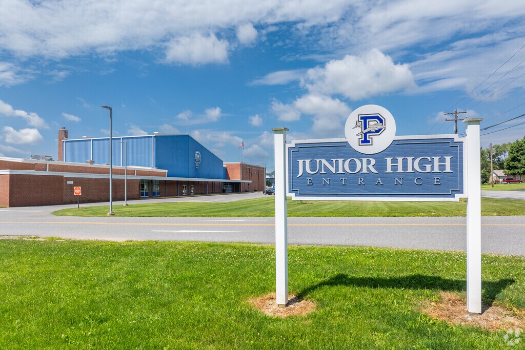 Palmerton Area Junior High School earns a C+ from niche.com.