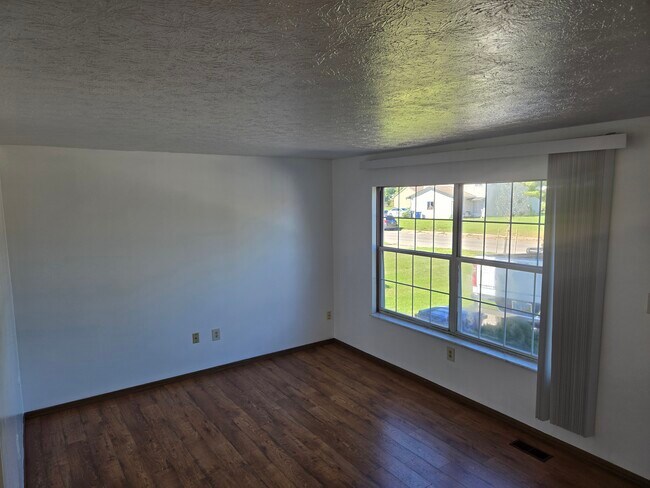 5645 Chatford Dr, Columbus, OH 43232 - photo 6