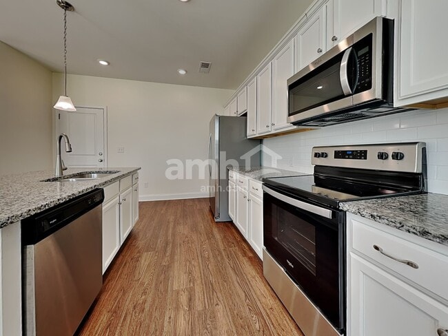 14114 Millers Creek Ln, Charlotte, NC 28278 - photo 3