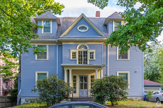 Single family homes are rare in Commonwealth, but can be found or built.