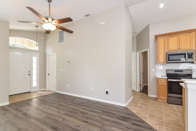 11710 Mango Cross Ct, Seffner, FL 33584 - photo 4