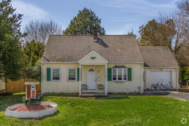 Explore homes from $300-550k in great conditions in Bethel.