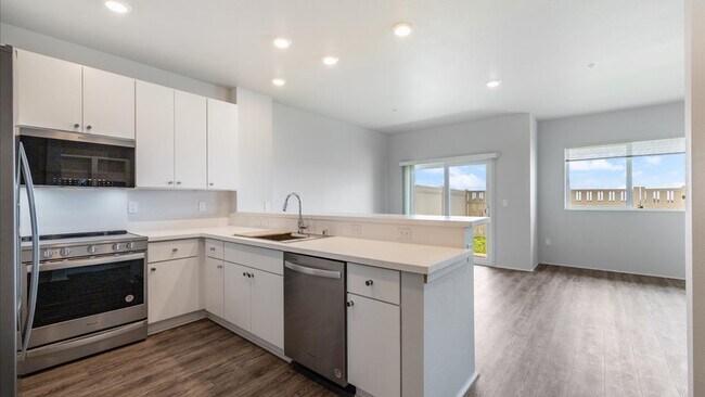 91-4099 Hikuono St unit 412, Kapolei, HI 96707 - photo 2