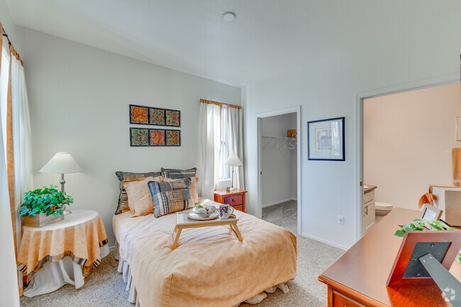 2BR, 2BA - 1058SF - Primary Bedroom