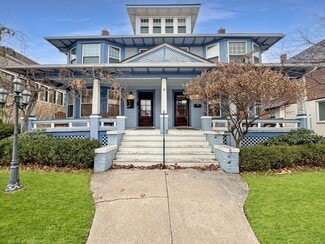 1029 Lakepointe St, Grosse Pointe Park, MI 48230