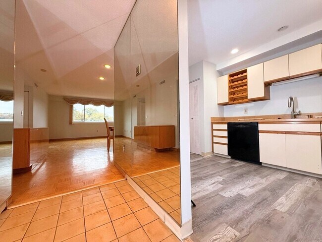 1805 Beacon St unit 502, Brookline, MA 02445 - photo 7