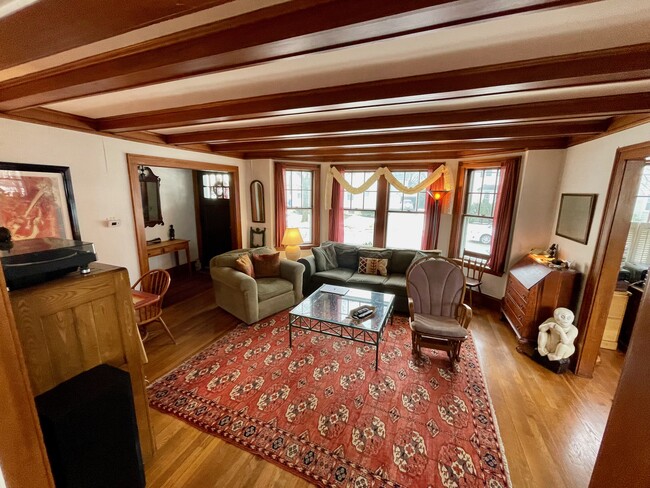 Living Room (as seen from DR)