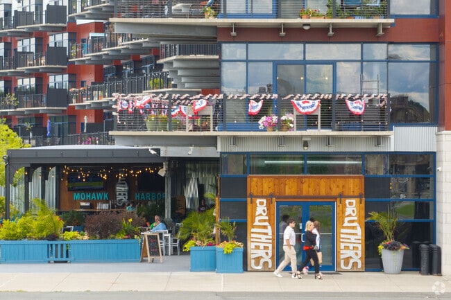 At Mohawk Harbor, new condos and many trendy restaurants and shops invite visitors.