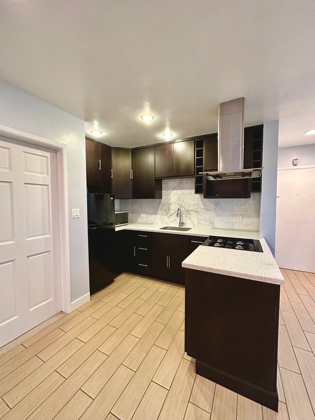 317 Gull St Unit One Half, Manhattan Beach, CA 90266
