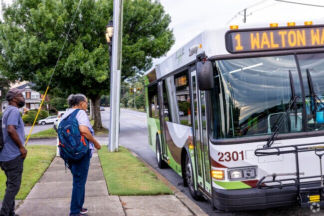 everal stops are located on Walton Way at the Augusta University campus near Downtown Augusta.